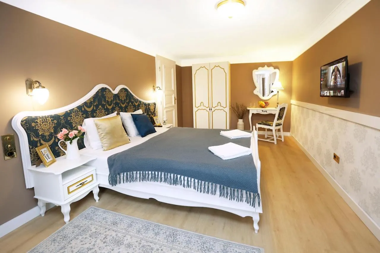 Bed & Breakfast Villabaroque_Eger